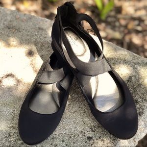 Bandolino “B-flexible” ballet flats